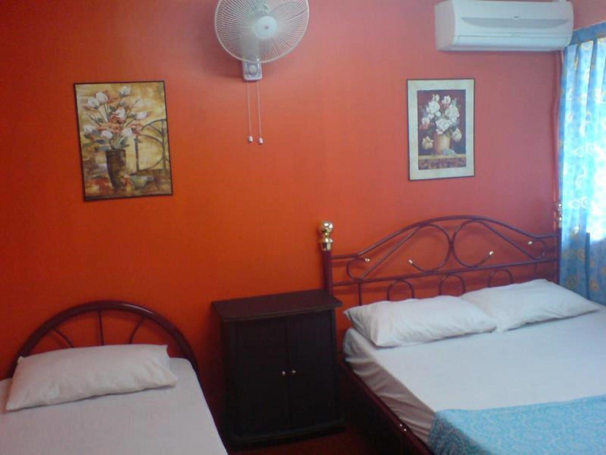 Stay In Lodge Kota Kinabalu Esterno foto